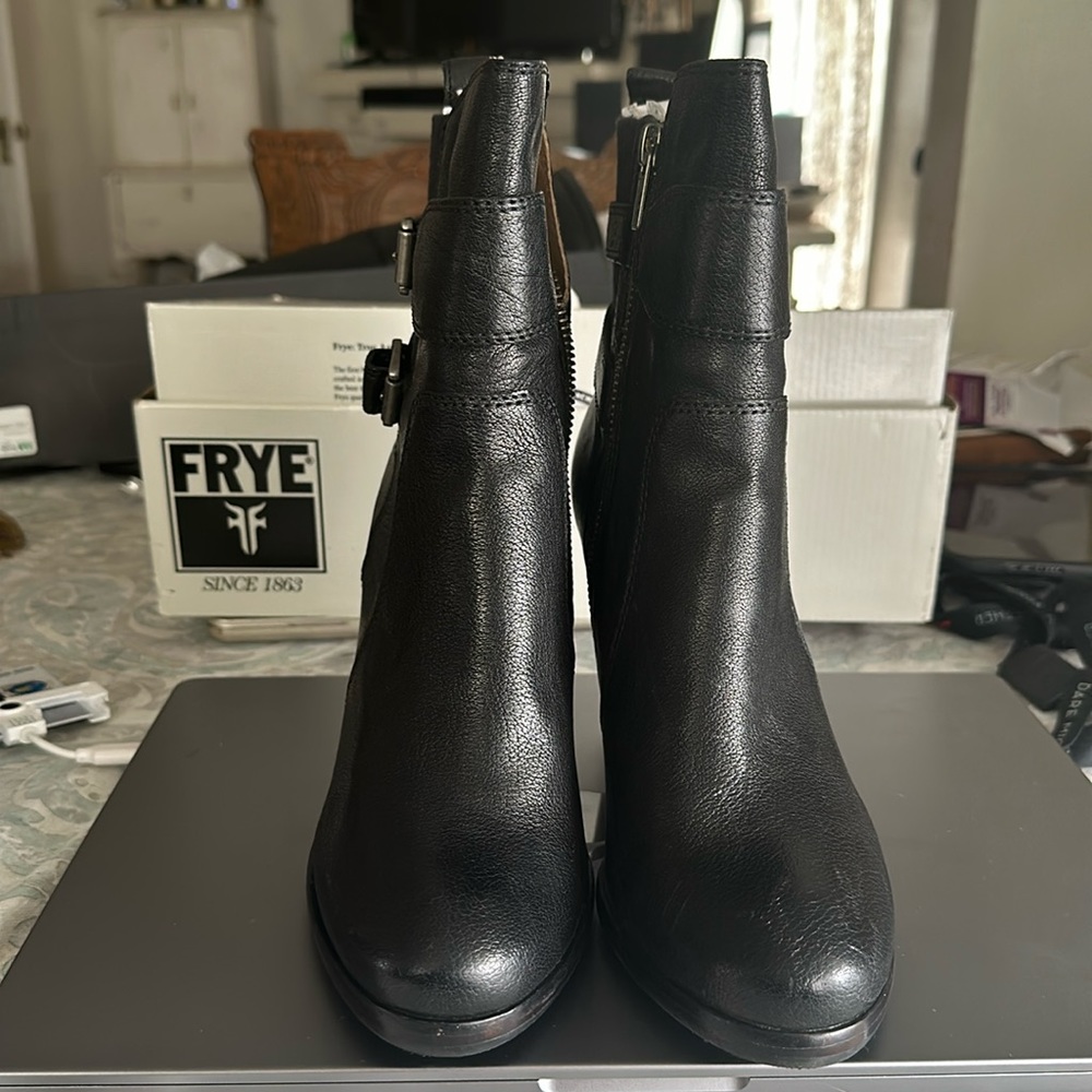 Never worn Frey boots.